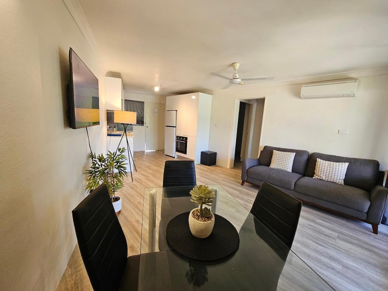 Apartment Budget-savvy Travellers, Residential Style Two-bedroom Apartment, Self Check-in