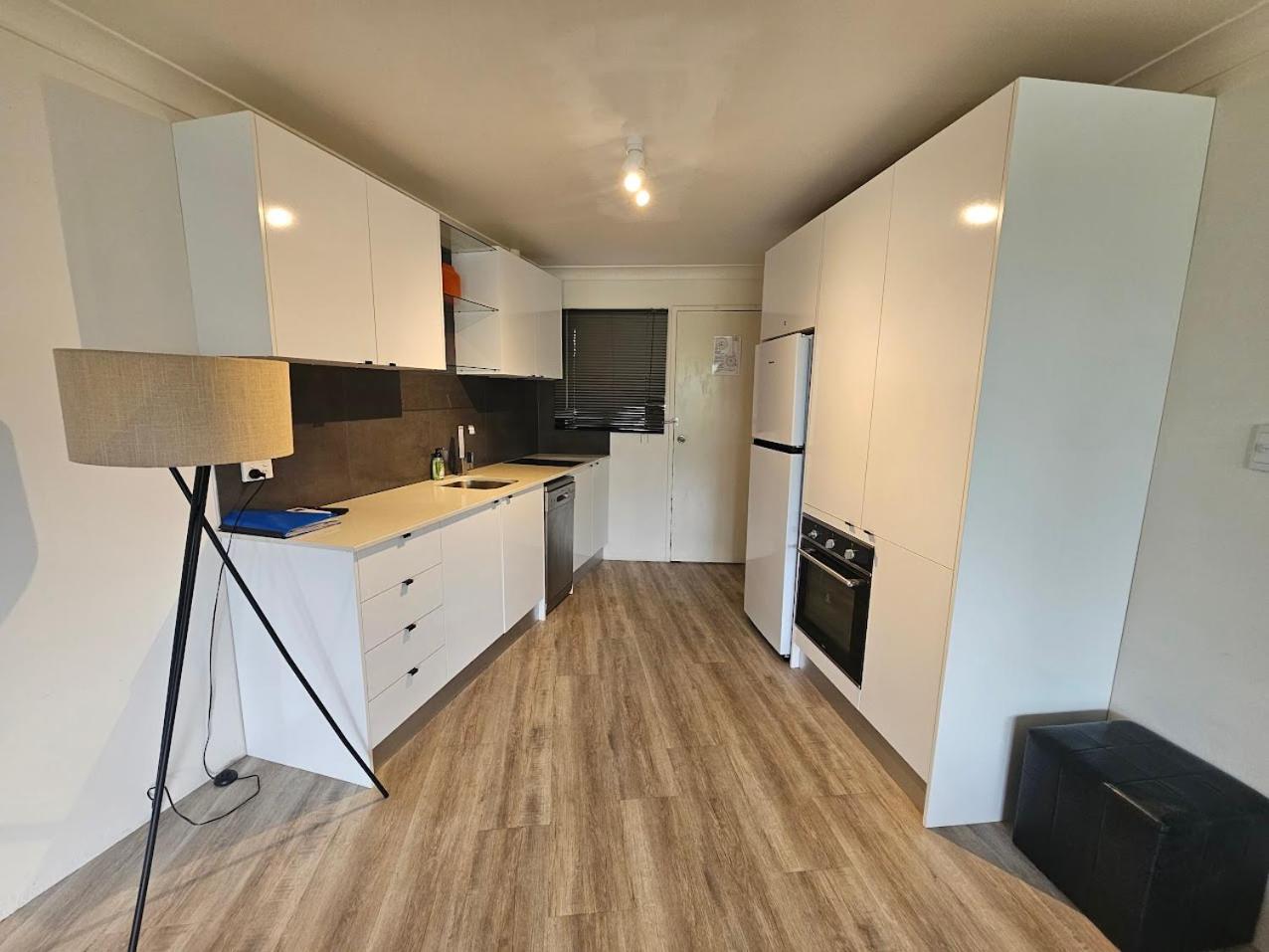 Budget-savvy Travellers, Residential Style Two-bedroom Apartment, Self Check-in * Cairns