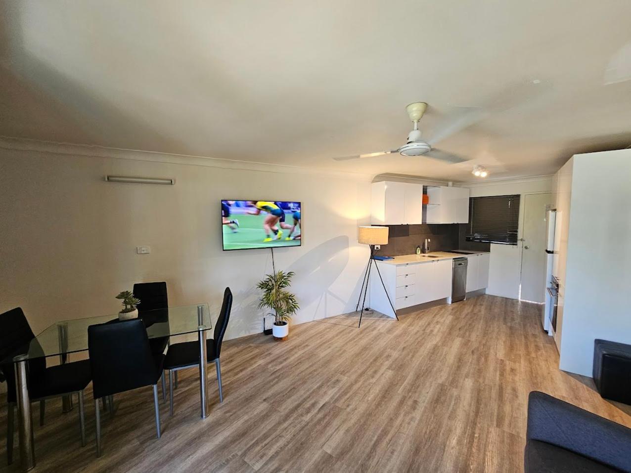 Budget-savvy Travellers, Residential Style Two-bedroom Apartment, Self Check-in Apartment *