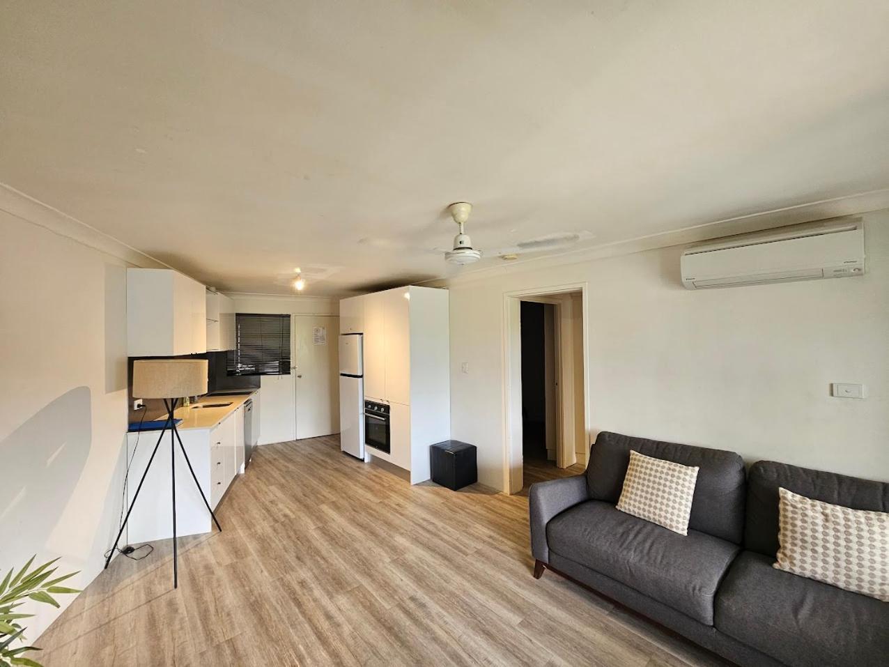 Apartment Budget-savvy Travellers, Residential Style Two-bedroom Apartment, Self Check-in Cairns