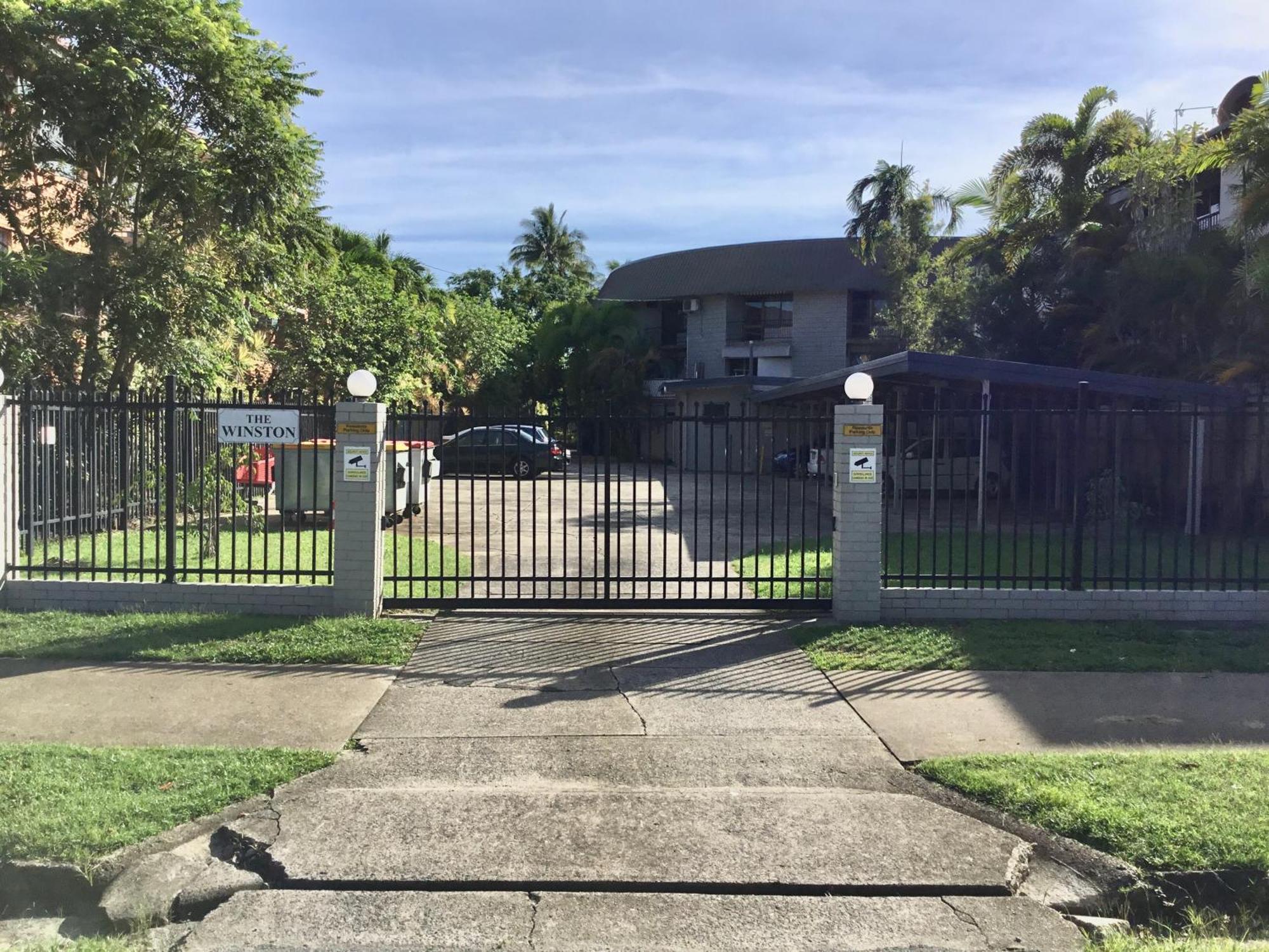 Budget-savvy Travellers, Residential Style Two-bedroom Apartment, Self Check-in Apartment Cairns